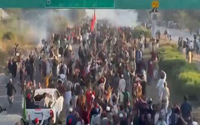 Pak: 4 security personnel, 2 PTI supporter dead as protest take violent turn in Islamabad