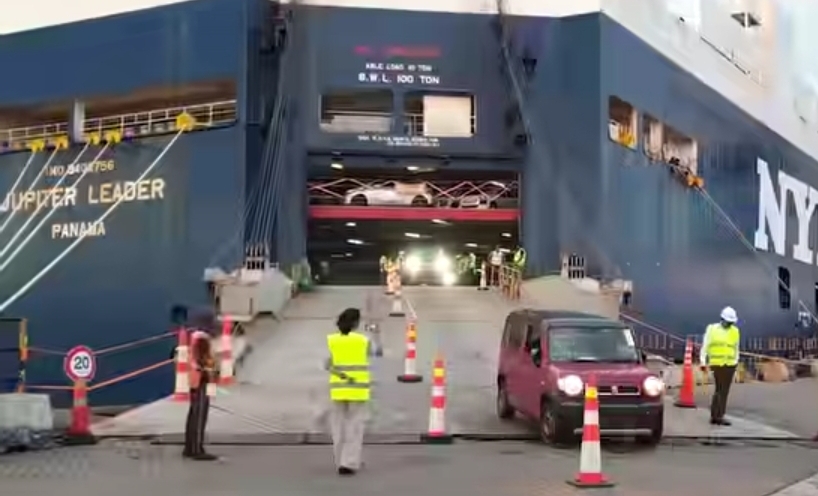 WATCH :  First Vehicles from Japan Arrive in Sri Lanka (Video)